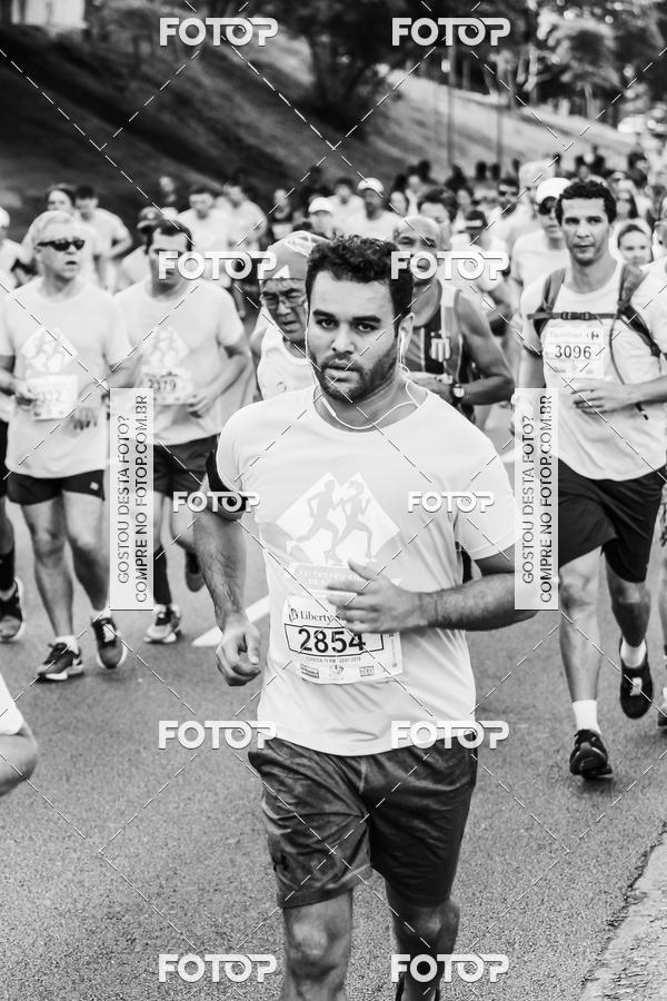 Buy your photos of the eventFotos de Corrida em Preto & Branco on Fotop