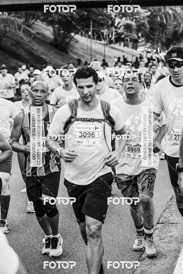 Buy your photos of the eventFotos de Corrida em Preto & Branco on Fotop