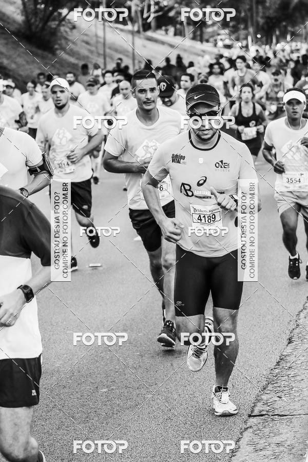 Buy your photos of the eventFotos de Corrida em Preto & Branco on Fotop