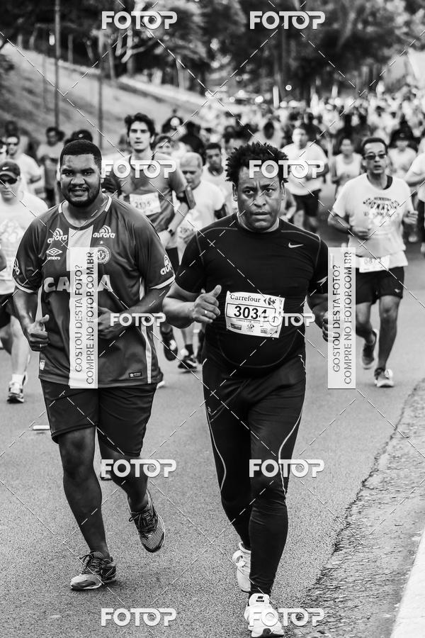 Buy your photos of the eventFotos de Corrida em Preto & Branco on Fotop