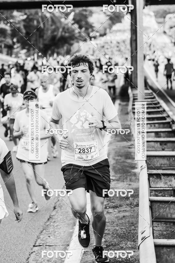 Buy your photos of the eventFotos de Corrida em Preto & Branco on Fotop