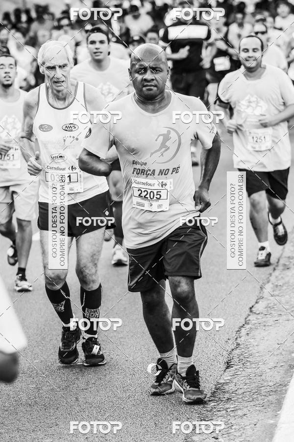 Buy your photos of the eventFotos de Corrida em Preto & Branco on Fotop