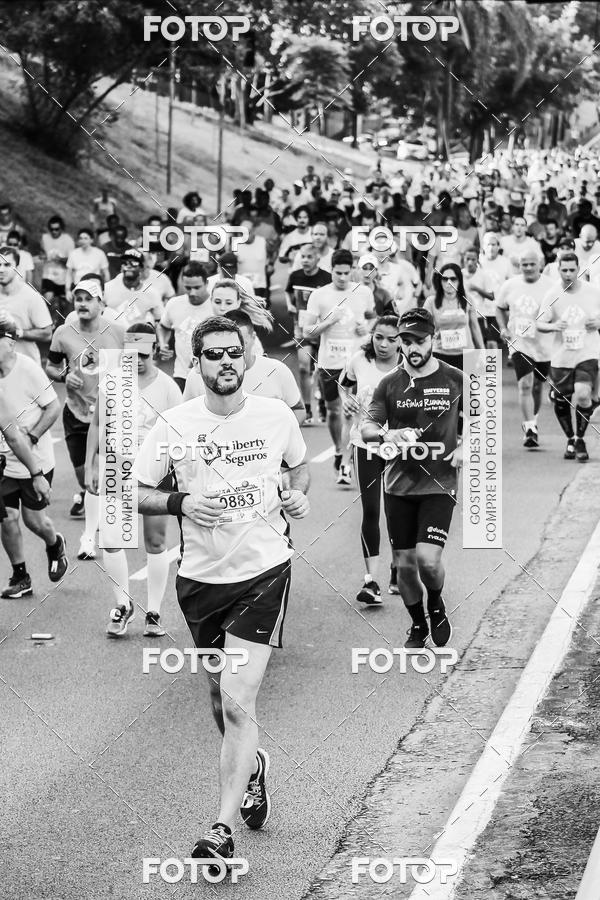 Buy your photos of the eventFotos de Corrida em Preto & Branco on Fotop