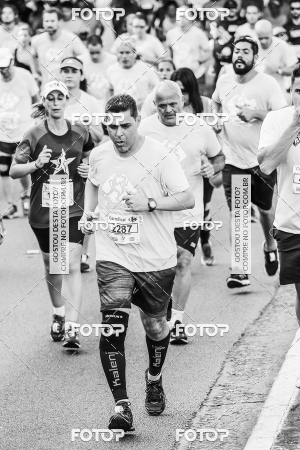 Buy your photos of the eventFotos de Corrida em Preto & Branco on Fotop