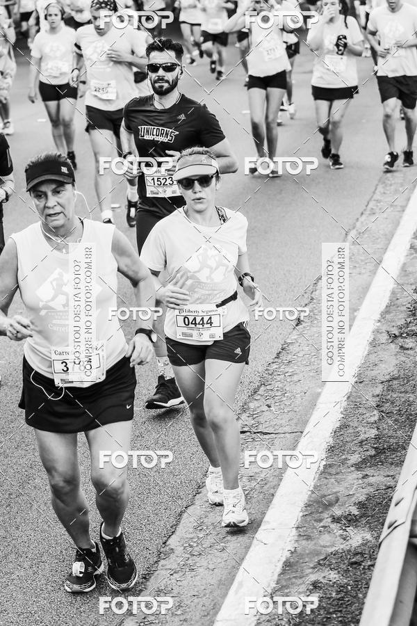 Buy your photos of the eventFotos de Corrida em Preto & Branco on Fotop