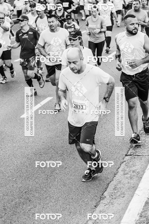 Buy your photos of the eventFotos de Corrida em Preto & Branco on Fotop
