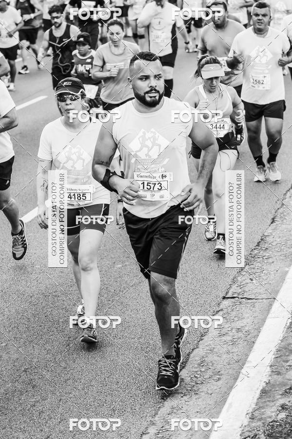 Buy your photos of the eventFotos de Corrida em Preto & Branco on Fotop