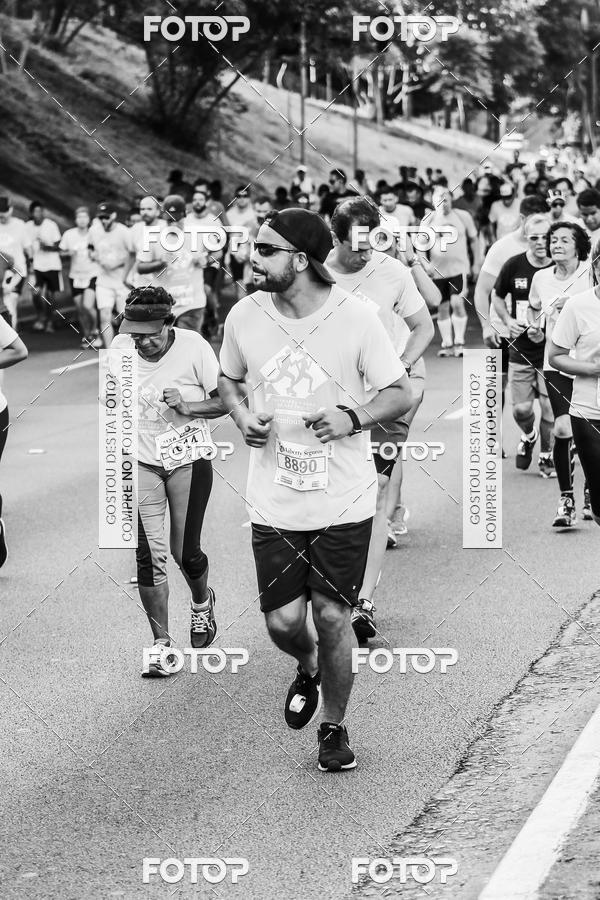 Buy your photos of the eventFotos de Corrida em Preto & Branco on Fotop