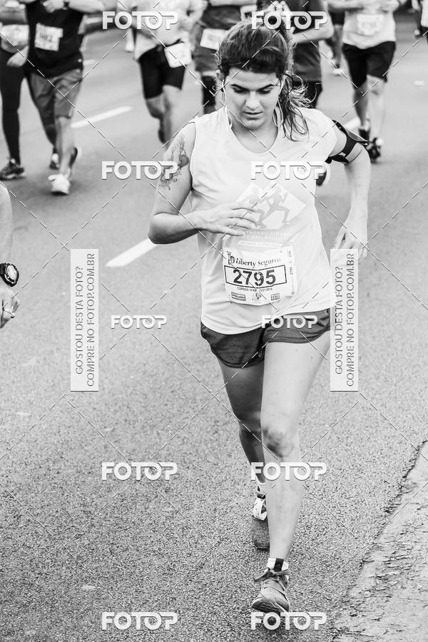 Buy your photos of the eventFotos de Corrida em Preto & Branco on Fotop