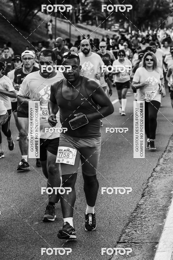 Buy your photos of the eventFotos de Corrida em Preto & Branco on Fotop