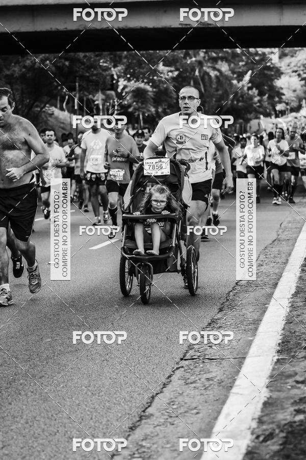 Buy your photos of the eventFotos de Corrida em Preto & Branco on Fotop