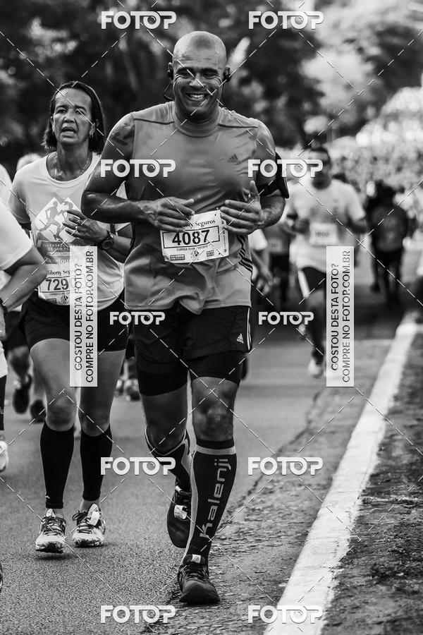 Buy your photos of the eventFotos de Corrida em Preto & Branco on Fotop