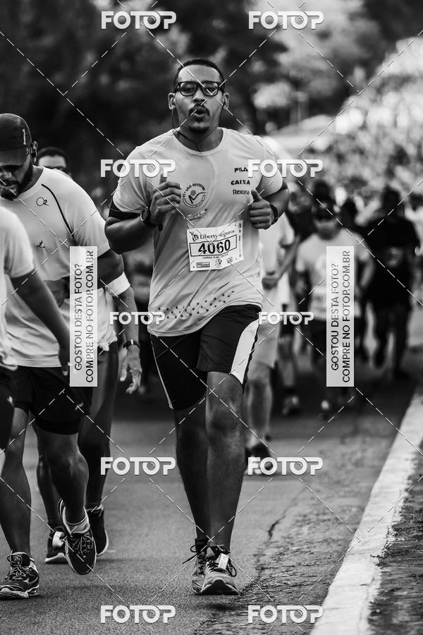 Buy your photos of the eventFotos de Corrida em Preto & Branco on Fotop