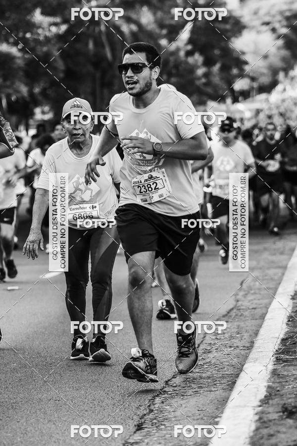 Buy your photos of the eventFotos de Corrida em Preto & Branco on Fotop