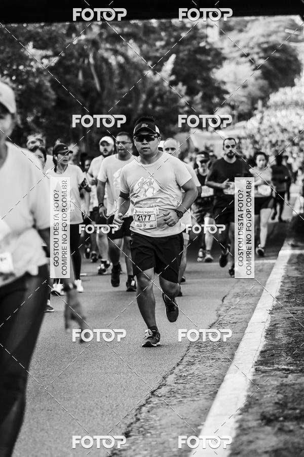 Buy your photos of the eventFotos de Corrida em Preto & Branco on Fotop