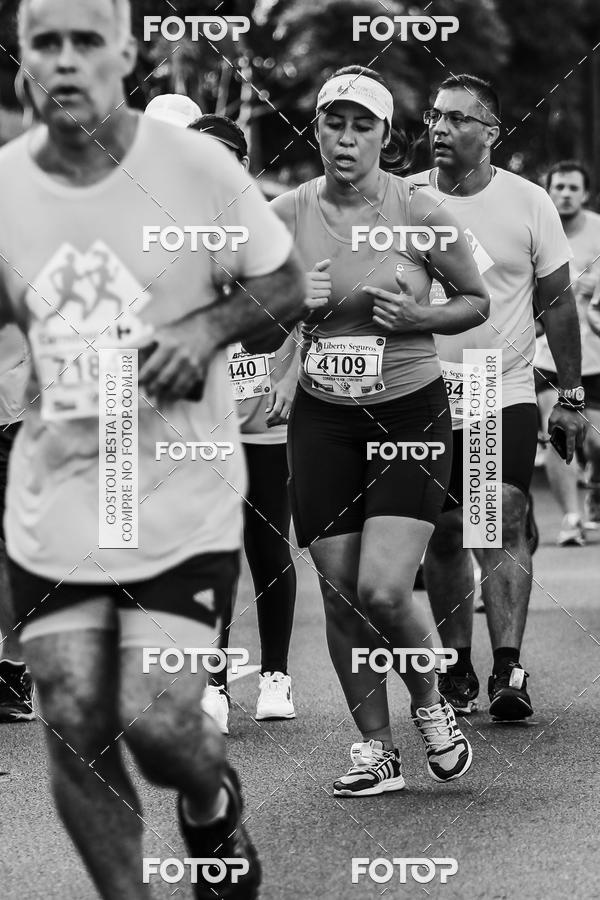 Buy your photos of the eventFotos de Corrida em Preto & Branco on Fotop