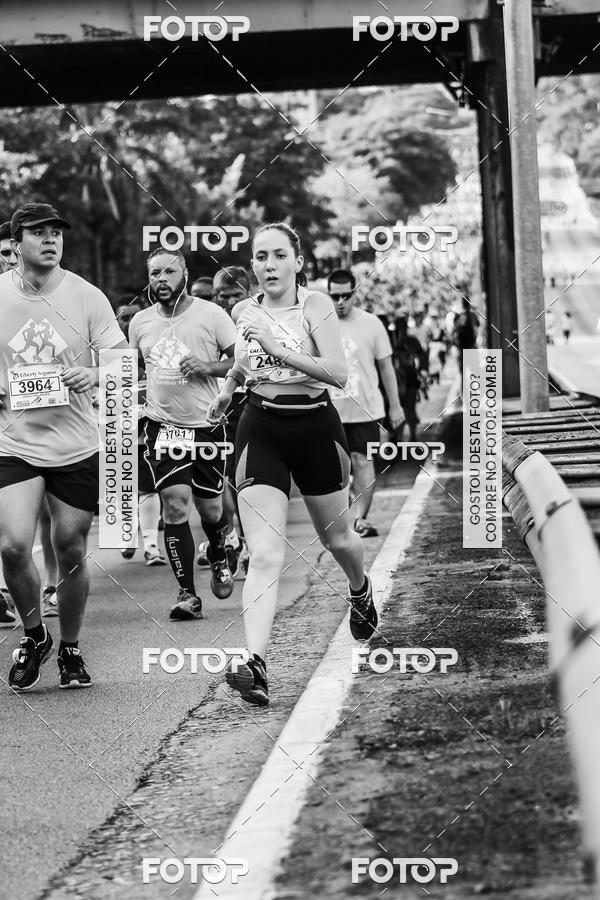 Buy your photos of the eventFotos de Corrida em Preto & Branco on Fotop