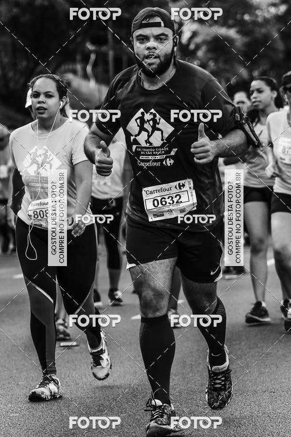 Buy your photos of the eventFotos de Corrida em Preto & Branco on Fotop