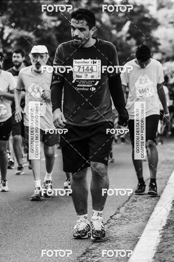 Buy your photos of the eventFotos de Corrida em Preto & Branco on Fotop