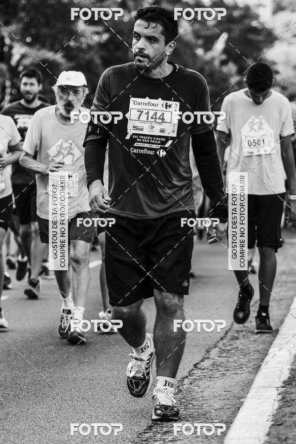 Buy your photos of the eventFotos de Corrida em Preto & Branco on Fotop