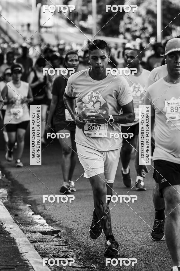 Buy your photos of the eventFotos de Corrida em Preto & Branco on Fotop