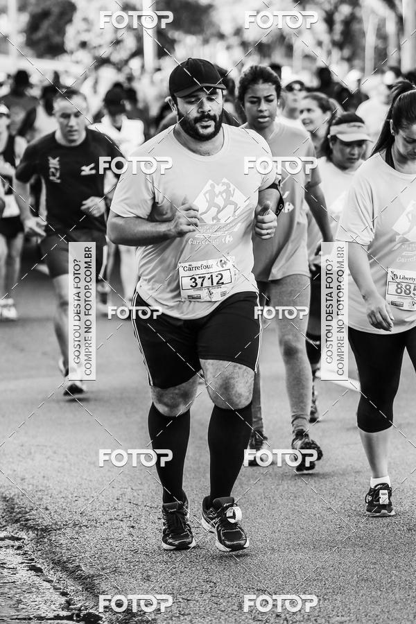 Buy your photos of the eventFotos de Corrida em Preto & Branco on Fotop