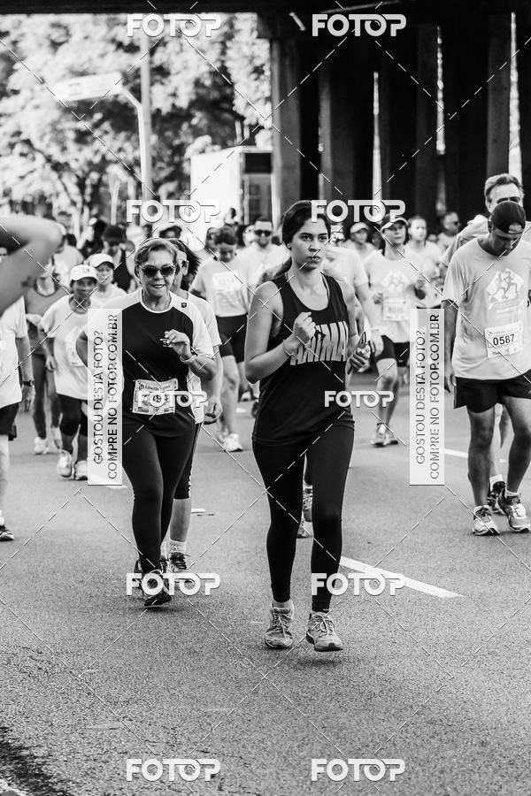Buy your photos of the eventFotos de Corrida em Preto & Branco on Fotop