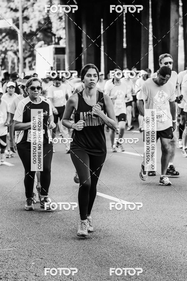 Buy your photos of the eventFotos de Corrida em Preto & Branco on Fotop