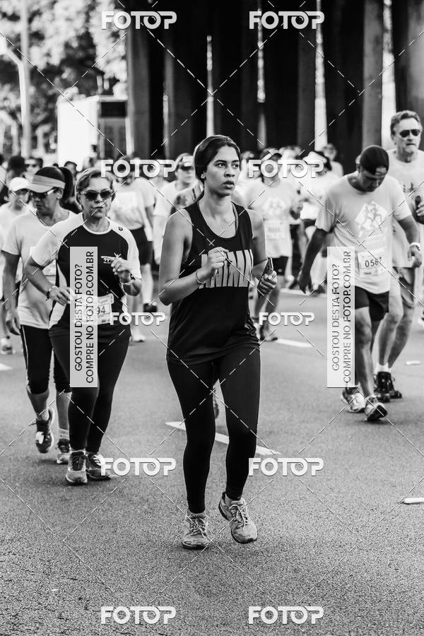 Buy your photos of the eventFotos de Corrida em Preto & Branco on Fotop