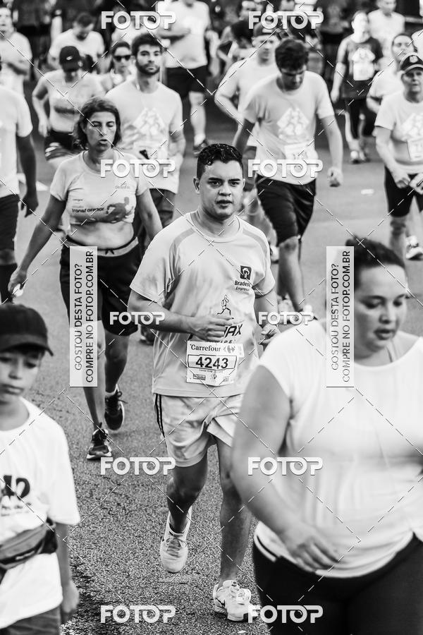 Buy your photos of the eventFotos de Corrida em Preto & Branco on Fotop
