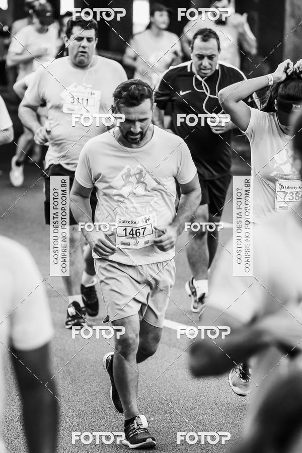 Buy your photos of the eventFotos de Corrida em Preto & Branco on Fotop