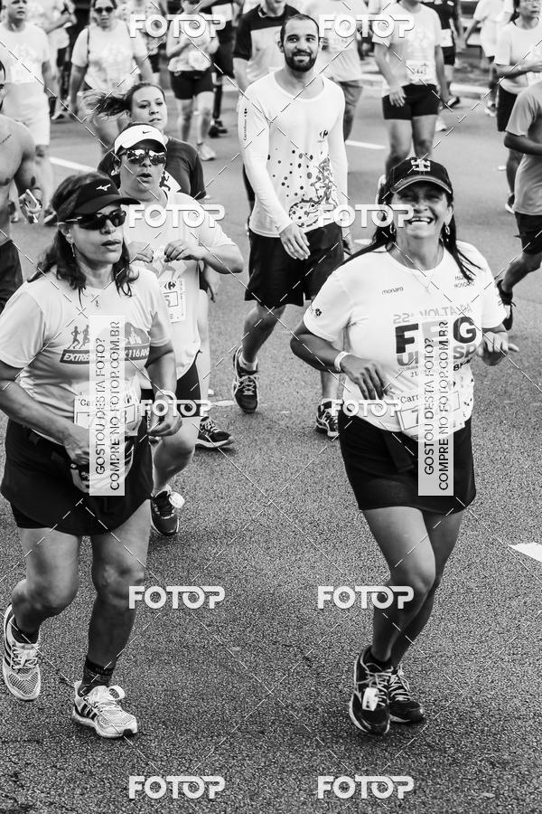 Buy your photos of the eventFotos de Corrida em Preto & Branco on Fotop