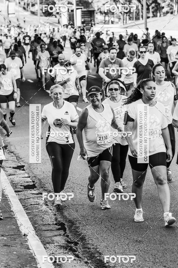 Buy your photos of the eventFotos de Corrida em Preto & Branco on Fotop