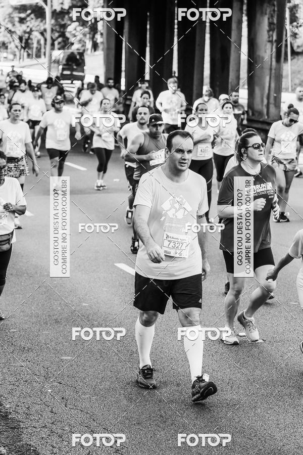 Buy your photos of the eventFotos de Corrida em Preto & Branco on Fotop