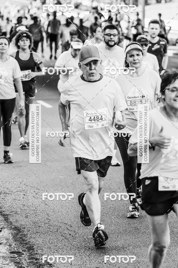 Buy your photos of the eventFotos de Corrida em Preto & Branco on Fotop
