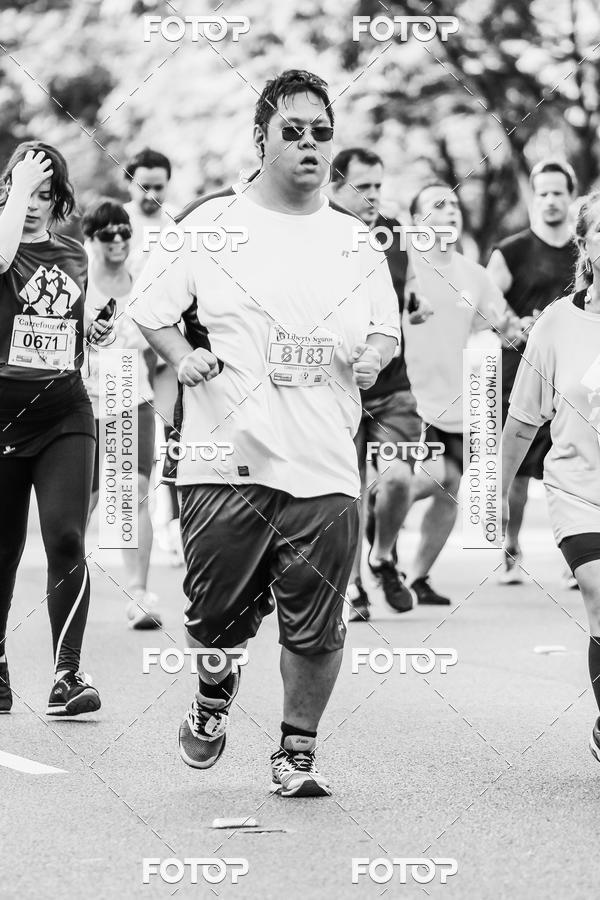 Buy your photos of the eventFotos de Corrida em Preto & Branco on Fotop