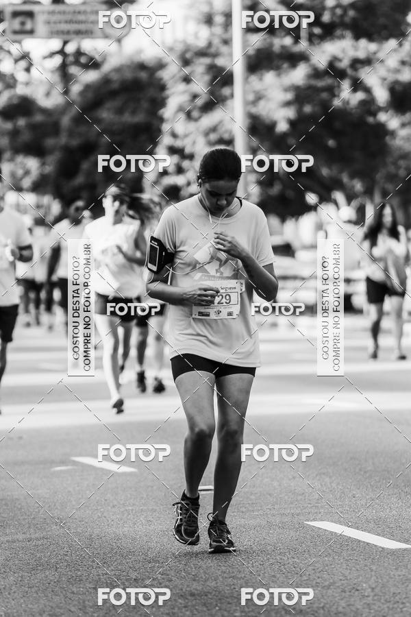Buy your photos of the eventFotos de Corrida em Preto & Branco on Fotop