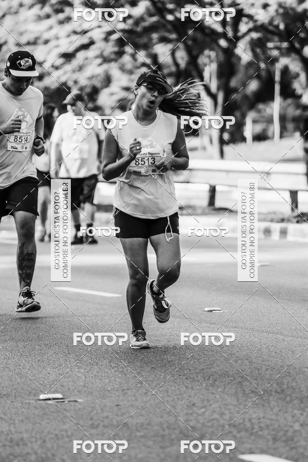 Buy your photos of the eventFotos de Corrida em Preto & Branco on Fotop