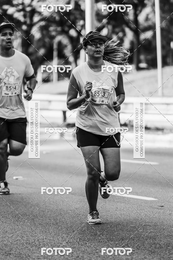 Buy your photos of the eventFotos de Corrida em Preto & Branco on Fotop