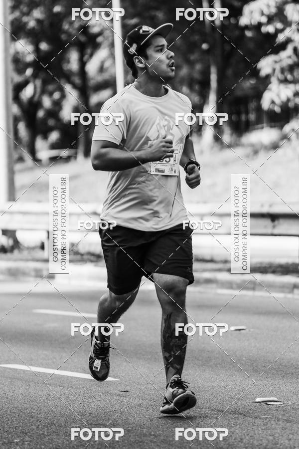 Buy your photos of the eventFotos de Corrida em Preto & Branco on Fotop