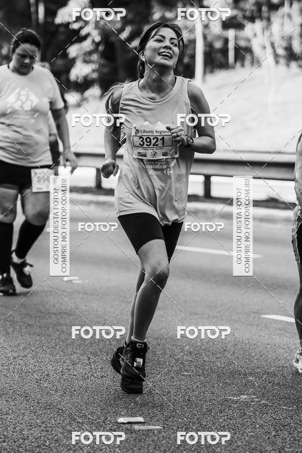 Buy your photos of the eventFotos de Corrida em Preto & Branco on Fotop