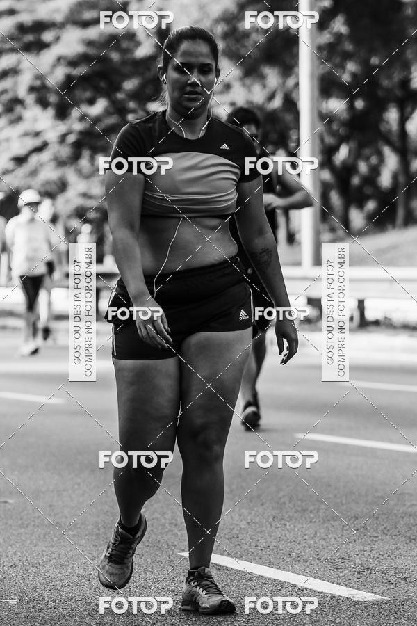 Buy your photos of the eventFotos de Corrida em Preto & Branco on Fotop