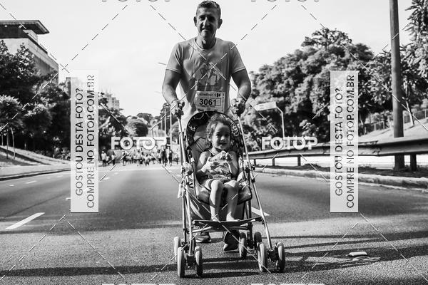 Buy your photos of the eventFotos de Corrida em Preto & Branco on Fotop
