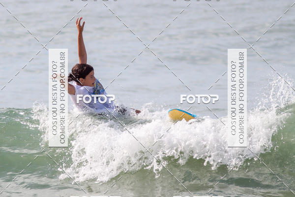 Buy your photos of the eventCampeonato da Escola Municipal de Surf de Maca on Fotop
