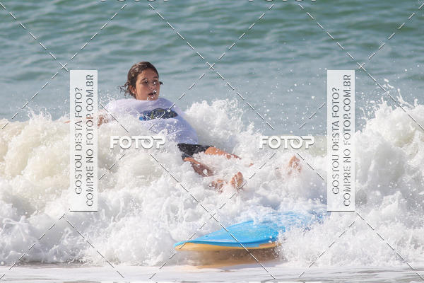 Buy your photos of the eventCampeonato da Escola Municipal de Surf de Maca on Fotop