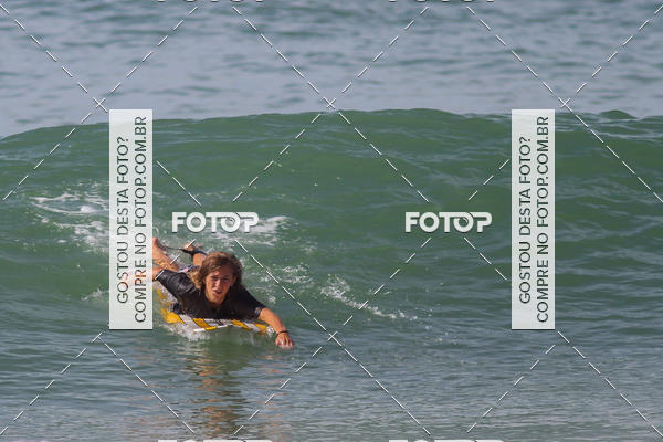 Buy your photos of the eventCampeonato da Escola Municipal de Surf de Maca on Fotop