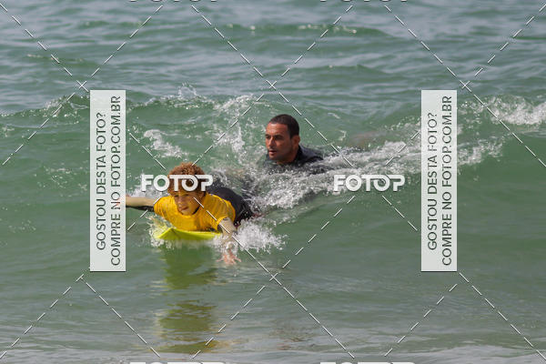 Buy your photos of the eventCampeonato da Escola Municipal de Surf de Maca on Fotop