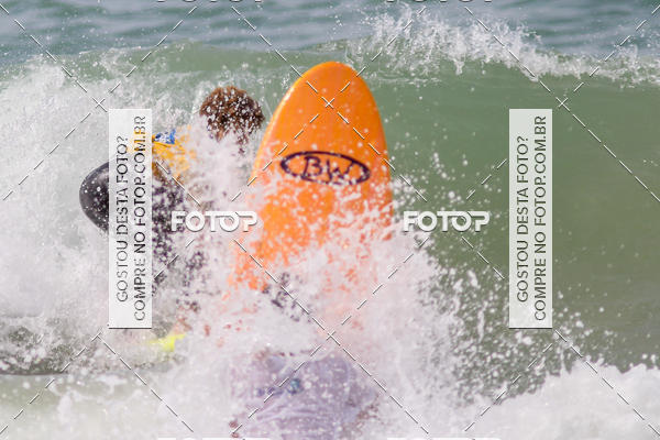 Buy your photos of the eventCampeonato da Escola Municipal de Surf de Maca on Fotop