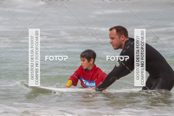 Buy your photos of the eventCampeonato da Escola Municipal de Surf de Maca on Fotop