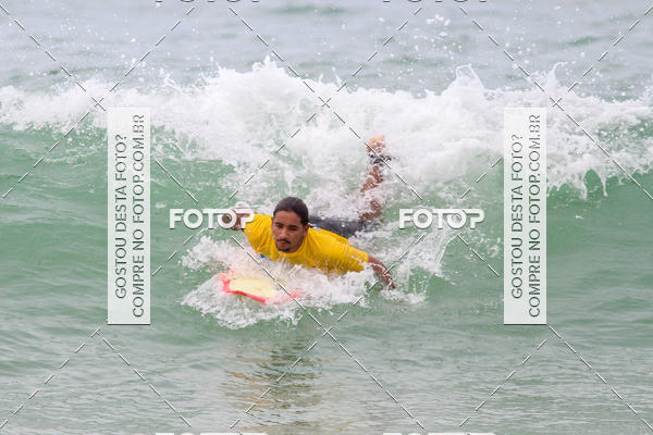 Buy your photos of the eventCampeonato da Escola Municipal de Surf de Maca on Fotop
